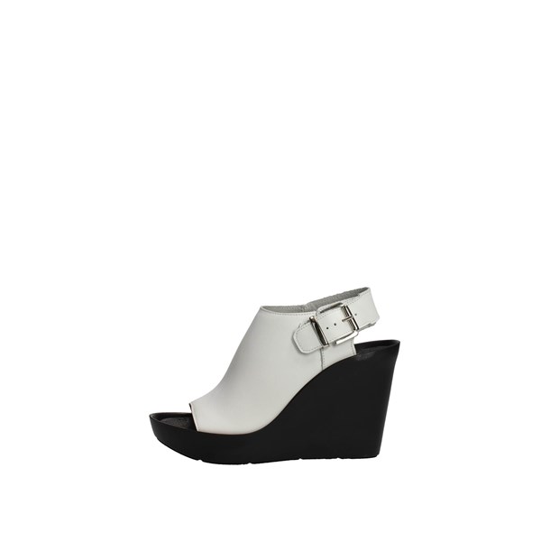 Bronx Shoes Platform Sandals White 84340-A