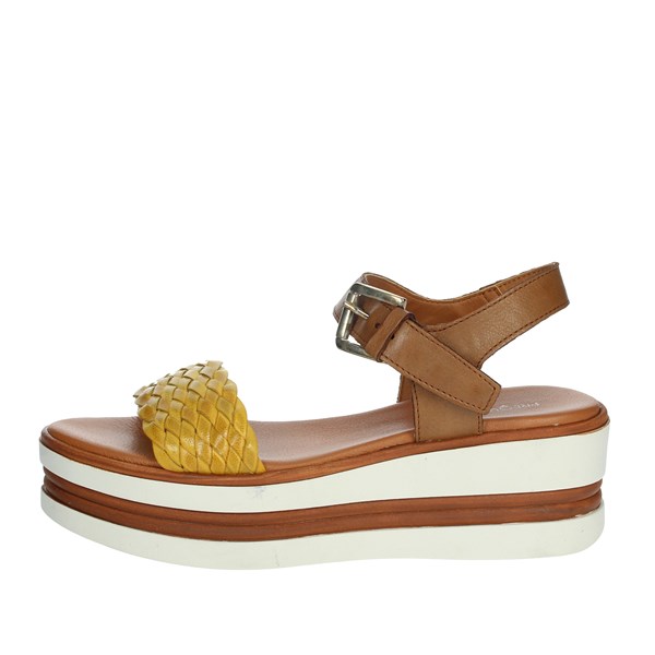 Pregunta Shoes Platform Sandals Mustard PQ6605000