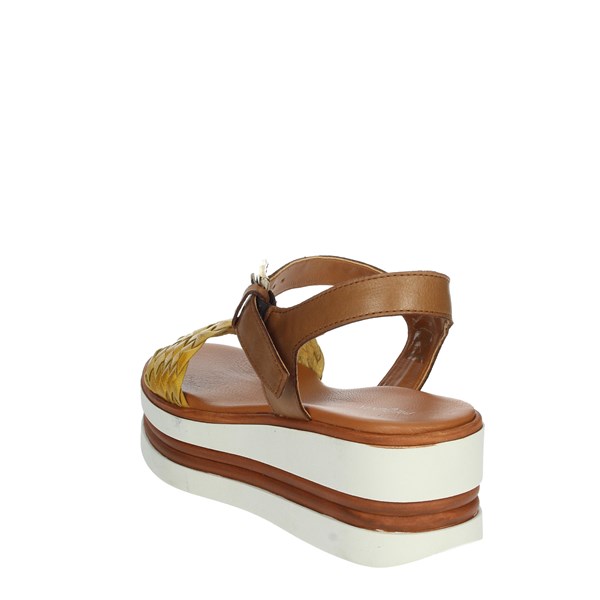 Pregunta Shoes Sandal Mustard PQ6605000