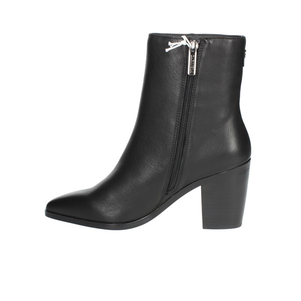 Carmela Shoes Heeled Ankle Boots Black 160336